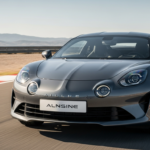 L'Alpine A390, supposée incarner le futur, trahit-elle son glorieux passé sportif au nom de l'électrification et du "familial" ? Plongée froide dans les compromis techniques qui sapent l'âme de la marque.